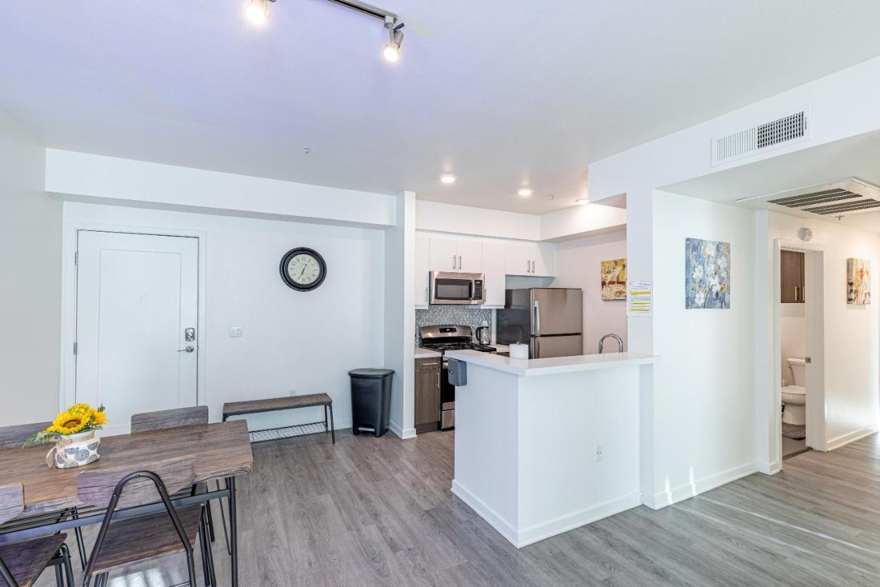 Heaven On Hollywood Furnished Apartments Уэст-Голливуд Экстерьер фото